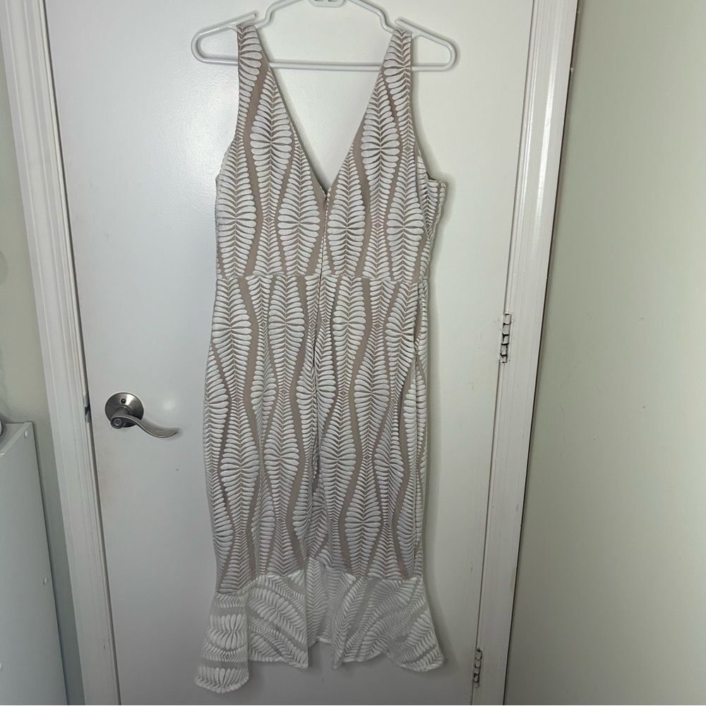 Guess | white and nude embroidered mesh sleeveless sheath dress | size 12 NWT - Picture 9 of 9